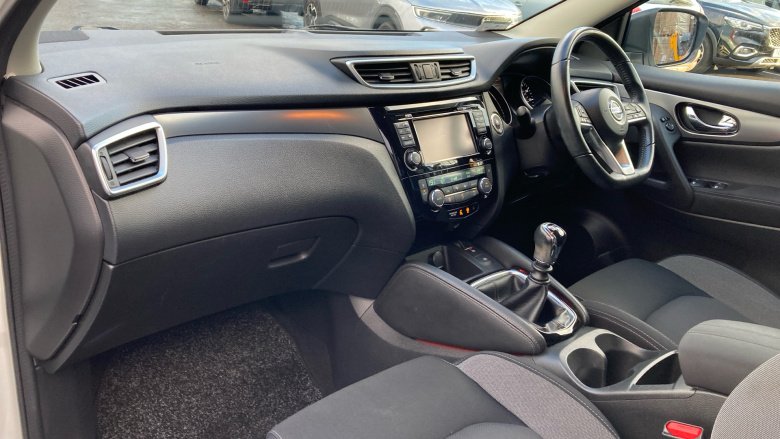 Nissan Qashqai 1.2 DiG-T N-Connecta 5dr Petrol Hatchback